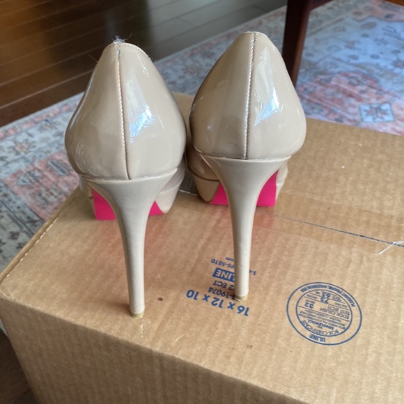 Signature Sole By Shoe Dazzle, Beige Chanelle Stillettos With Pink Soles - Picture 2 of 8
